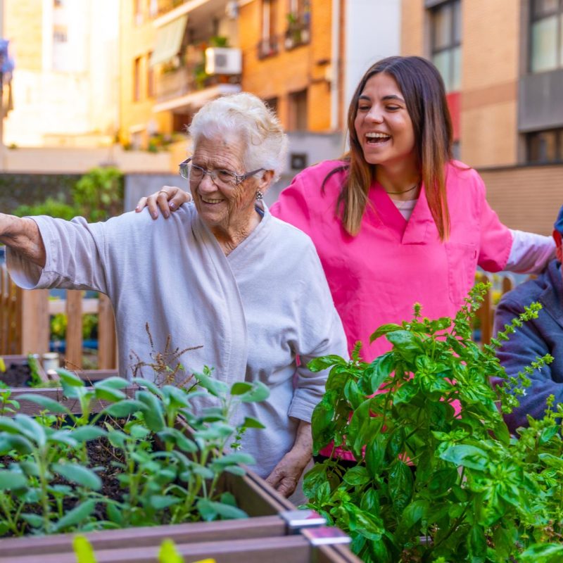 Why Los Angeles Seniors Thrive in Community Living Environments